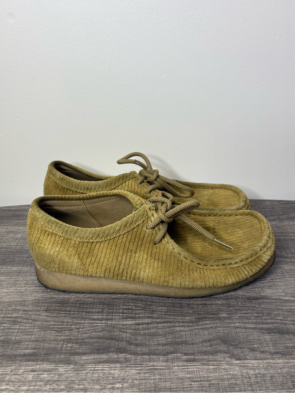 Clarks Wallabee Corduroy Lace-Up Shoes in Olive Green